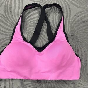 Medium Sports bra Victoria secret never use no tags